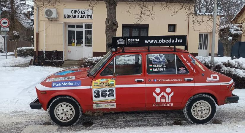 Zastavával Afrikába: hihetetlen mit visz magával Róbert és Zoltán