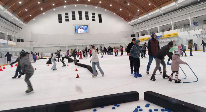 Jégre vittek mindenkit – Koriztak, játszottak és nyertek a résztvevők (videó)