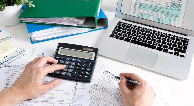 Melyik évre kell elszámolni a költségeket?