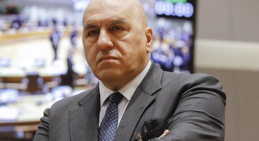 Viccbe illőnek nevezte az olasz védelmi miniszter az országonként tizenöt katonát küldeni Európából Grönlandra