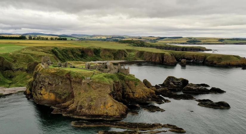 Lakatlan ír sziget gondnokot keres nyárra – szállással és ellátással