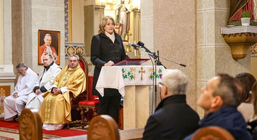 Megújult a döbröközi templomtorony – közösségi összefogással halad tovább a felújítás (galéria)