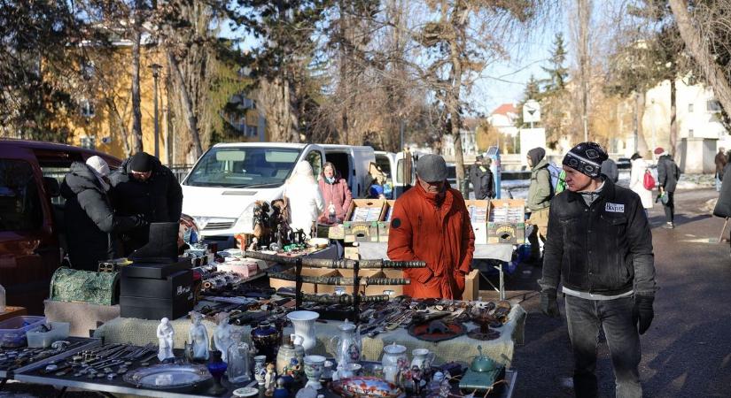 Ennyi különlegesség ritkán fér el egy téren - ismét régiségvásárt szerveztek Egerben
