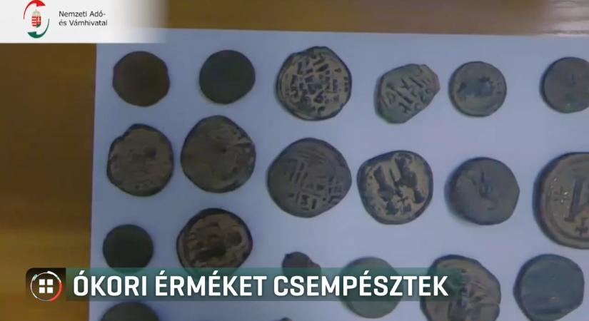Zacskókban és kólásüvegekbe rejtve próbálták átcsempészni az ókori érmeket a magyar határon, de lebuktak