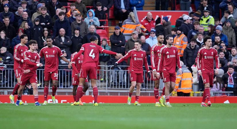 Kiszúrták, Szoboszlai rontott, mégis egy másik magyar sztárt mutatott a kamera Liverpoolban