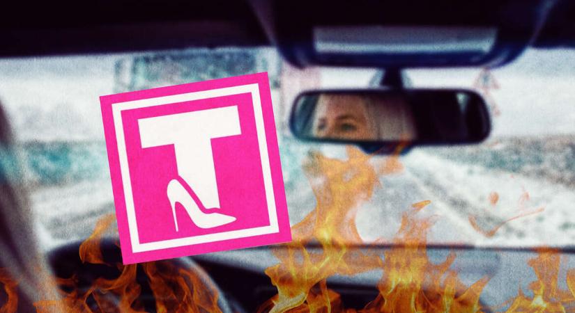 Máglyára az összes rózsaszín, tűsarkús tanulóvezető-matricával!