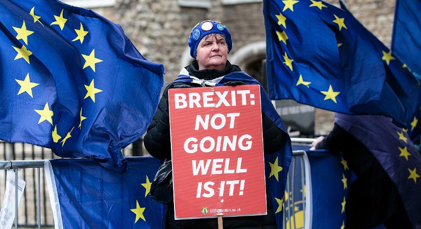 Megbánták a britek a súlyos döntést, történelmi hátraarcra készülnek