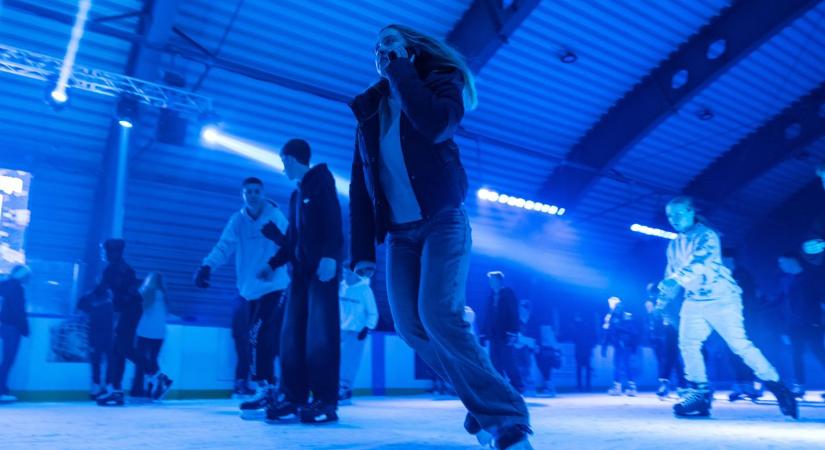 Videón a Jégpályák Éjszakája: így telt a korcsolyázás ünnepe Tatabányán fotók