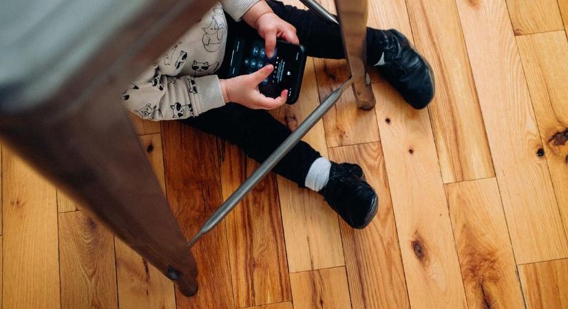 Cumi helyett mobil? Már az óvodásainkat is beszippantja a digitális őrület