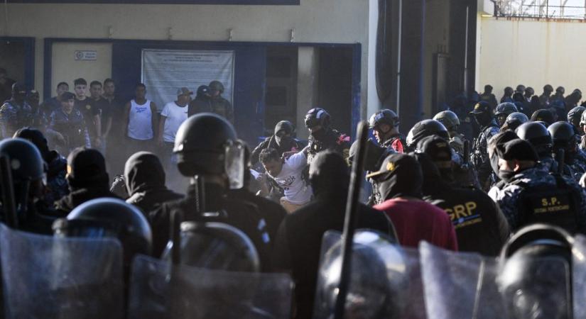 Lázadás után megrohamozott egy börtönt a guatemalai rendőrség