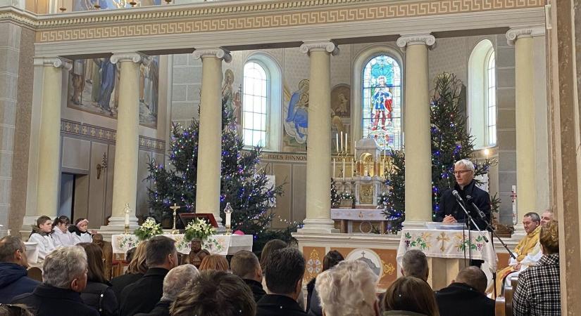 Soltész Miklós államtitkár a templomban kampányolt a misére egybegyűlteknek