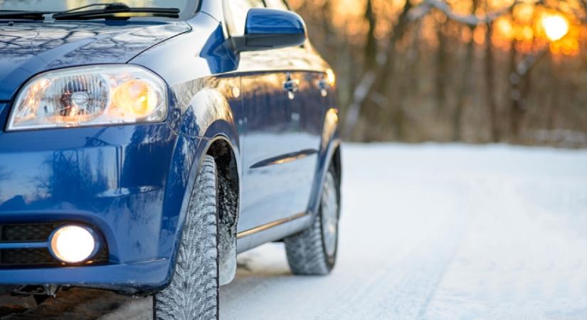 Ezt az egy dolgot soha ne hagyd az autóban télen: baleset is lehet a vége annak, ha mégis így teszel