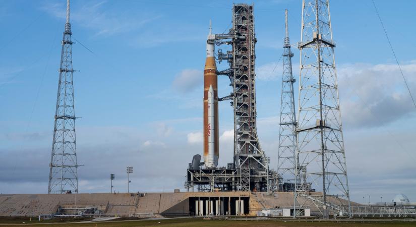 Megérkezett a NASA óriásrakétája: közeleg az első emberes Hold-repülés több mint fél évszázad után