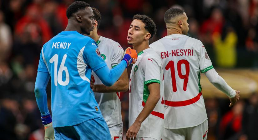 Döbbenetes tömegjelenet, levonuló játékosok, utolsó másodperces kimaradt Panenka – emlékezetes véget ért az ANK