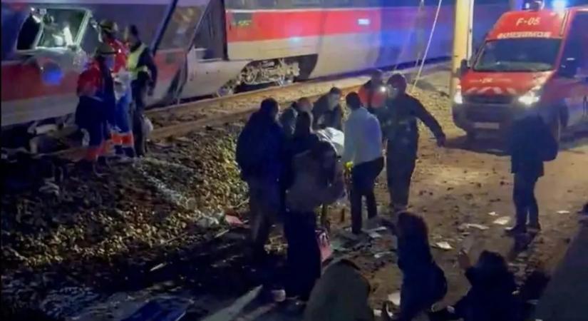 Legalább tízen meghaltak és több mint százan megsérültek egy spanyolországi vonatbalesetben