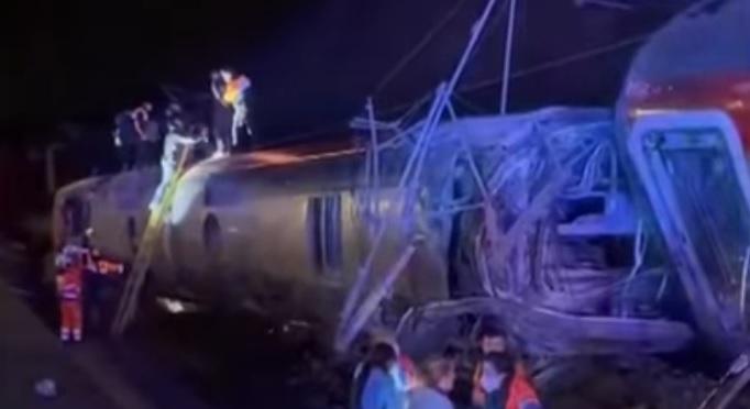 Tragédia Spanyolországban: legalább 21 ember meghalt, miután összeütközött két vonat