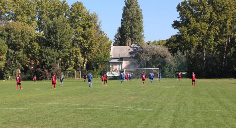 Eladná a faluvezetés a balatonszemesi focipályát, petíciót indítottak a helyiek