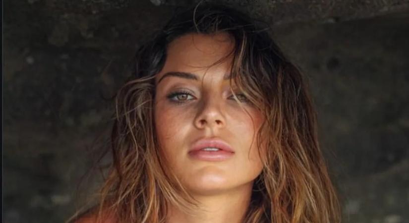 Ismerje meg a világ legszexibb tudósát, aki testközelből dolgozik a cápákkal