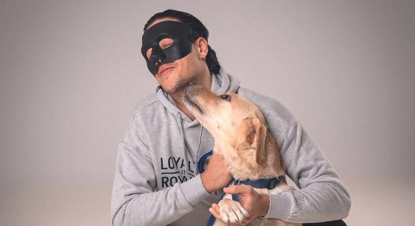 T. Danny félmeztelenül edzett a jégen - ettől elolvadsz