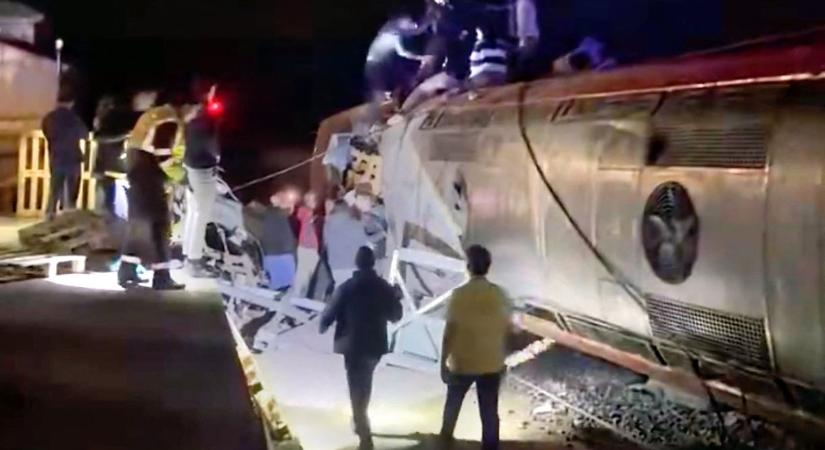 Súlyos vonatbaleset történt Spanyolországban: 21 ember meghalt, 75-en megsérültek