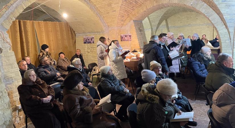 „Élünk, nem érik el, amit akarnak” – helyszíni riport a fűtés és áram nélkül maradt Kijevből