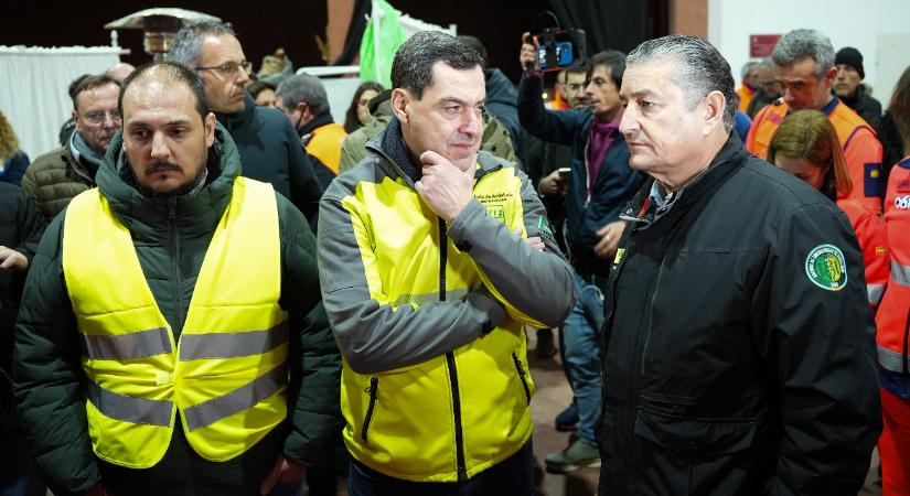 A vonat ablakán másznak ki a katasztrófa túlélői – elképesztő videó Spanyolországból