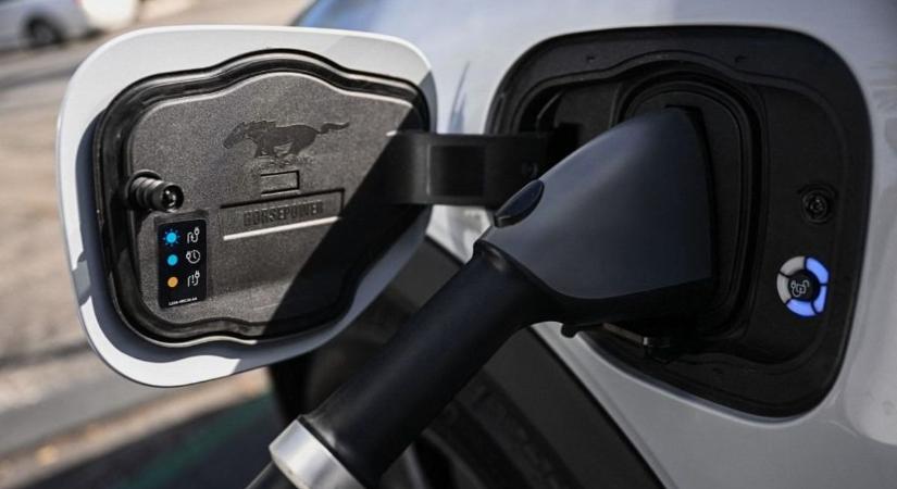 Óriási fordulat: nyugatról érkezik a legolcsóbb elektromos autó, nem hisznek a szemüknek a kínaiak, hogy csinálták – ez a titok