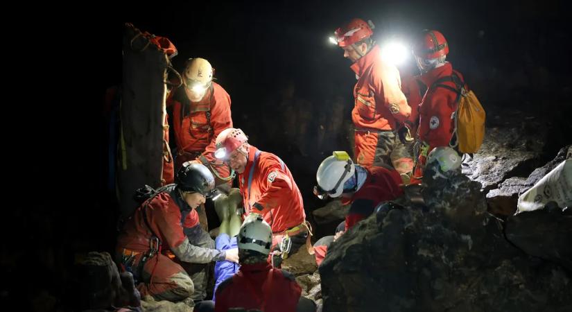 Borzasztó vonatbaleset történt: kisiklott, majd egy másik szerelvénynek csapódott egy gyorsvonat
