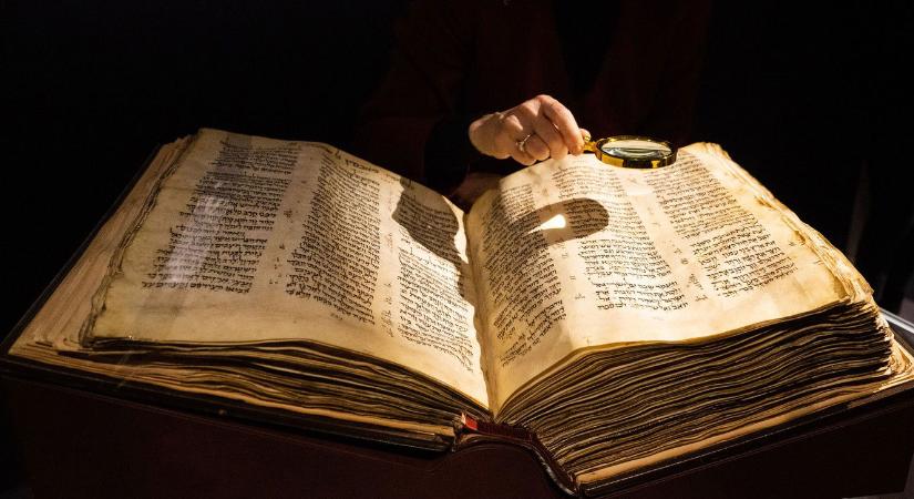 Ez Adolf Hitler igazi neve, bele fog törni a nyelved annyira más