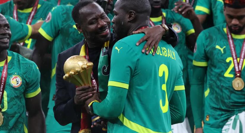 A marokkói újságírók kifütyülték a győztes szenegáli edzőt az Afrika-kupa botrányos döntője után