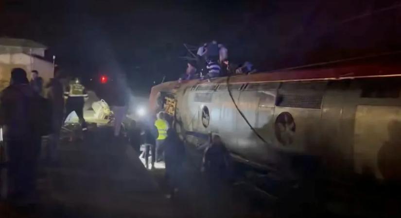 Spanyol vonatbaleset: az egyik szerelvény első két kocsija a levegőbe repült az ütközéstől