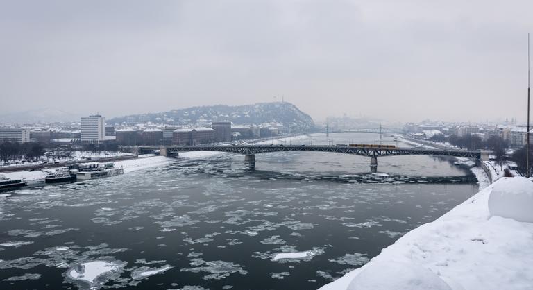 Sarkvidéki hideget ígértek, mínusz 18 fok volt hajnalban, több vármegyére is kiadták a figyelmeztetést
