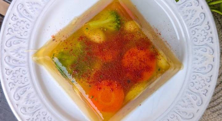 Remegős vegán kocsonya zöldségekkel: farsangra is tökéletes