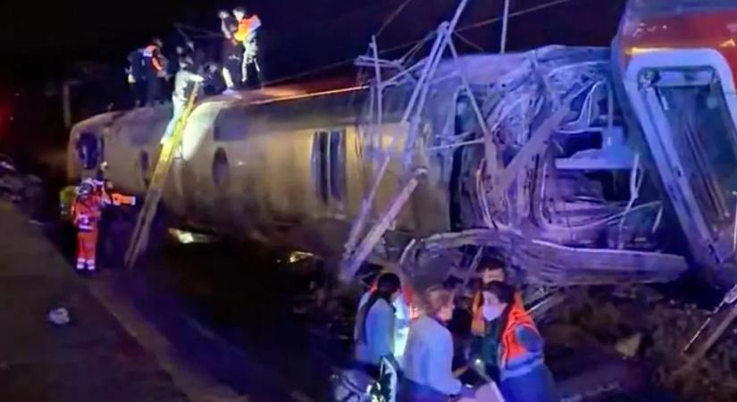 Horror vonatbaleset Spanyolországban: legalább tízen meghaltak, a sérültek száma száz fölött van