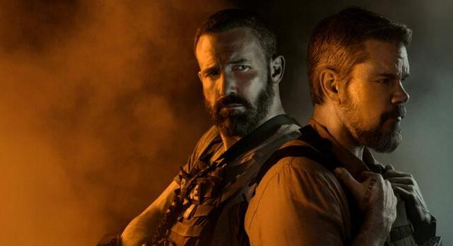 Azért lett olyan-amilyen Matt Damon és Ben Affleck új filmje, mert filmnézés közben telefonozol