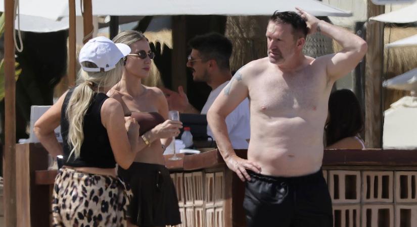 Robbie Keane őrjöng, szőke bombázó felesége felháborító dolgot tett a fiatal Fradistával