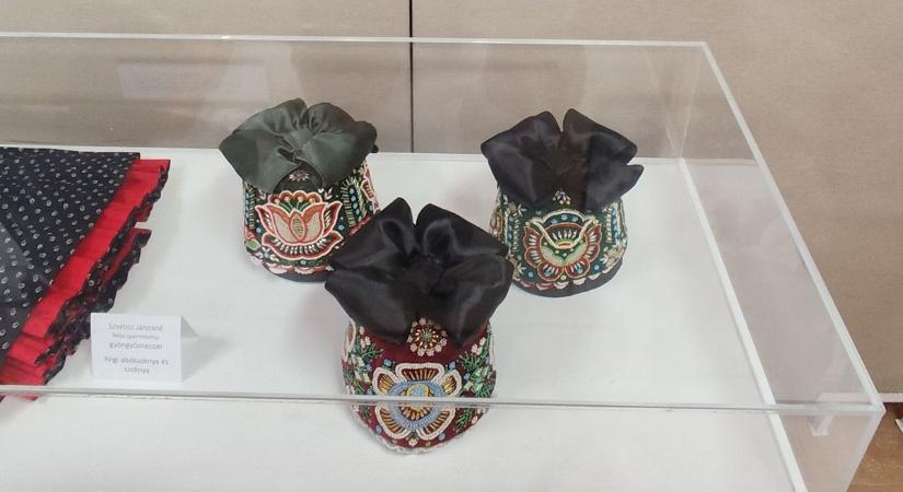 Gyöngyből szőtt hagyomány a Gébárti Galériában
