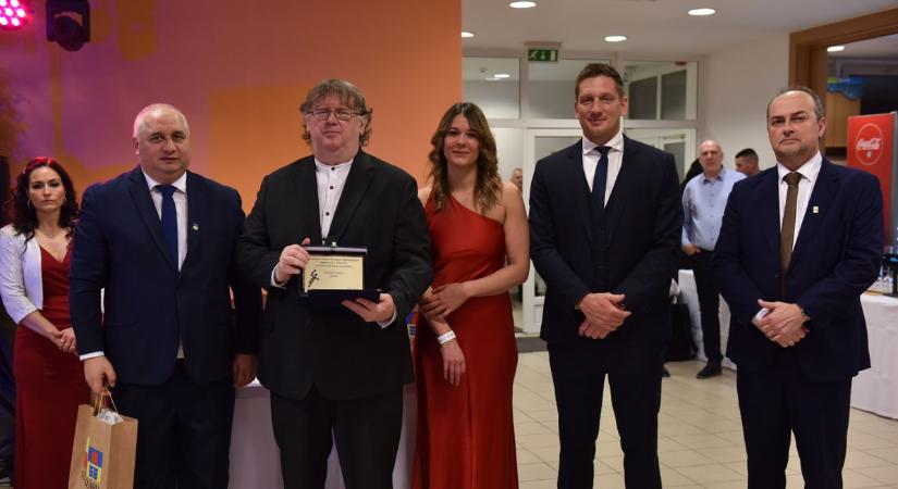 Kitüntető címet vehetett át a szekszárdi klub megkerülhetetlen figurája