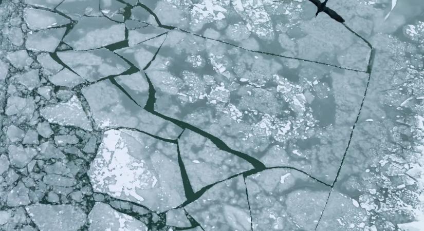 Két lány alatt beszakadt az Ipoly jege - jelentette az Operatív Törzs