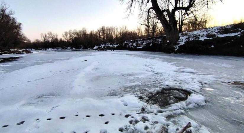 Operatív törzs: Beszakadt az Ipoly jege két fiatal lány alatt