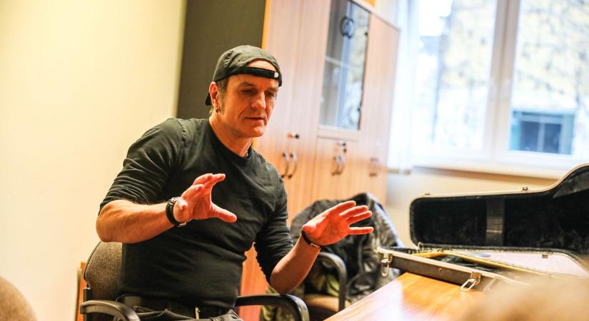 Szimfonikus művet írt a szombathelyi gitáros: „ A Passing times kilométerkő az utamon”