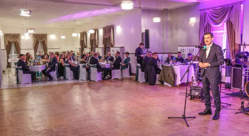 Fényűző farsangi estével indult az év Füleken