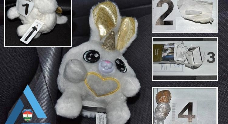 Unikornis plüssnyúlba rejtették a drogot