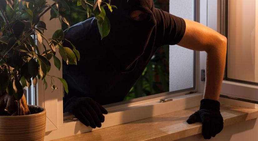 A Hátranéző hölgyet is vitték a betörők Egerben