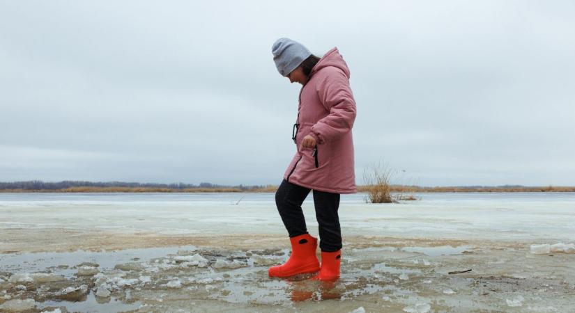 Két gyerek alatt beszakadt az Ipoly jege