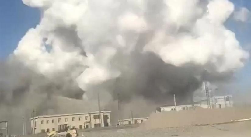 Hatalmas robbanás történt egy gyárban, legalább ketten meghaltak – videó