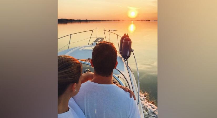 Új trend hódít a közösségi médiában: furcsa képeket posztolnak a hírességek