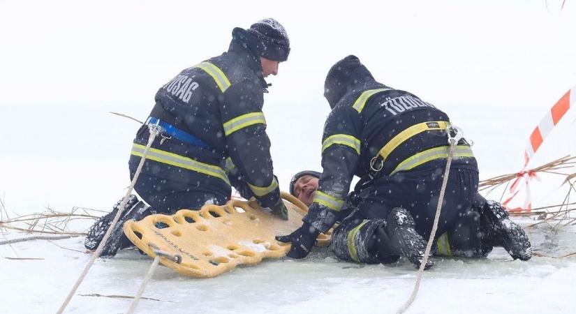 Beszakadt a jég két lány alatt, 193 helyen segítettek vasárnap