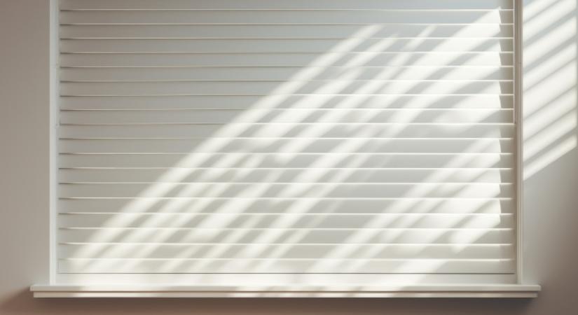 Ezért nem szabad télen teljesen lehúzni a redőnyt éjszakára: plusz költségekre számíthatsz, ha mégis így teszel