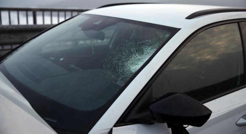 Tragédia: kiderült, kit gázolt el egy személyautó, majd egy kamion a dunántúli autópályán - ismert nő az áldozat